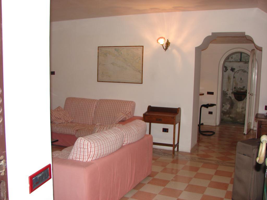 Отель La Casina Delle Fate Нумана Экстерьер фото